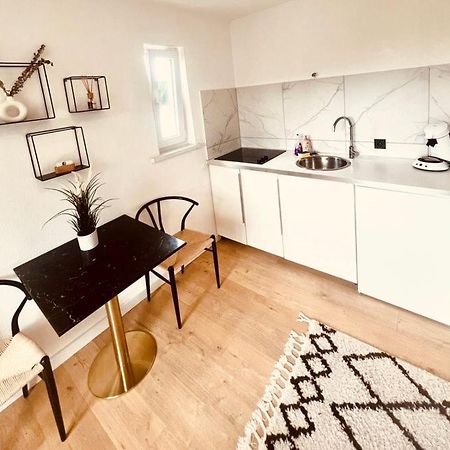 Ferienwohnung An Der Uniklinik Mit Eigener Kueche Und Renoviertem Badezimmer Homburg  Zewnętrze zdjęcie