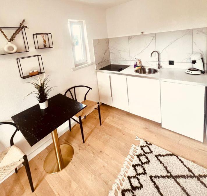 Ferienwohnung An Der Uniklinik Mit Eigener Kueche Und Renoviertem Badezimmer Homburg  Zewnętrze zdjęcie