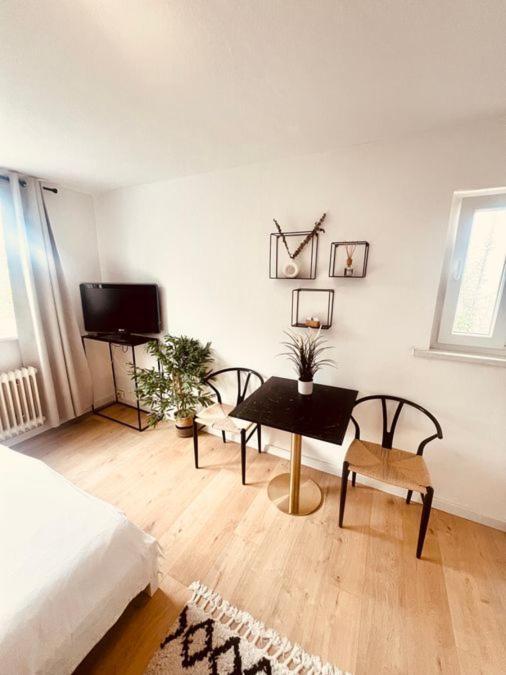 Ferienwohnung An Der Uniklinik Mit Eigener Kueche Und Renoviertem Badezimmer Homburg  Zewnętrze zdjęcie