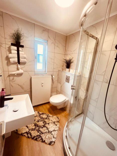 Ferienwohnung An Der Uniklinik Mit Eigener Kueche Und Renoviertem Badezimmer Homburg  Zewnętrze zdjęcie