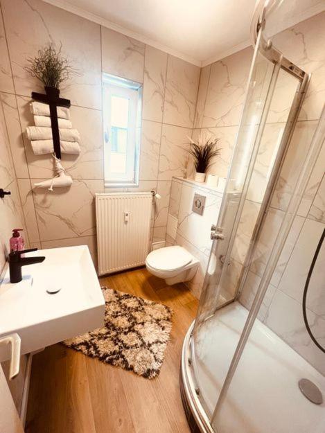 Ferienwohnung An Der Uniklinik Mit Eigener Kueche Und Renoviertem Badezimmer Homburg  Zewnętrze zdjęcie