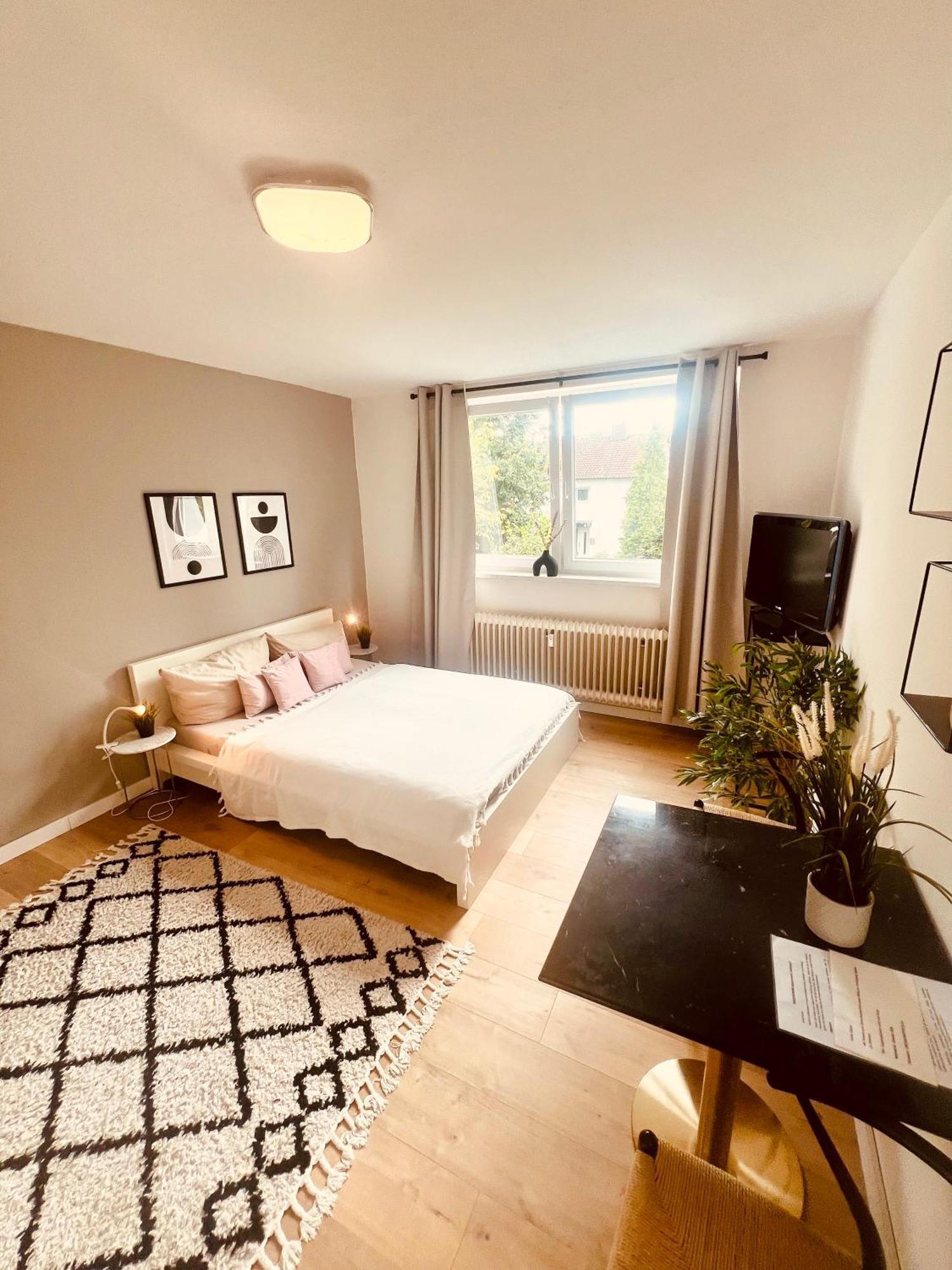 Ferienwohnung An Der Uniklinik Mit Eigener Kueche Und Renoviertem Badezimmer Homburg  Zewnętrze zdjęcie